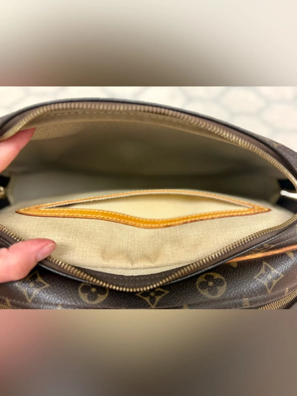 LOUIS VUITTON Vintage Unisex Y2K Brown Monogram Canvas Reporter PM Crossbody